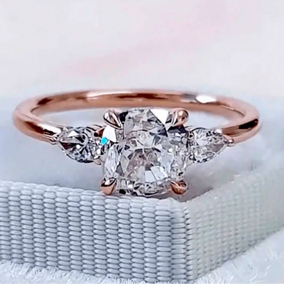 LIVE SALE 18k Rose Gold Crystal Cut Ring - Picture 1 of 4